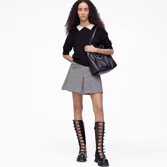 Stylish Black Lace-Up Boots - Picture 2 of 4